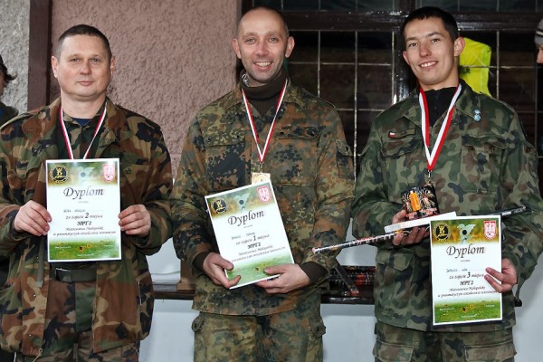 Klasyfikacja HFT2<br>Od lewej: Jacek Łabęcki (2. miejsce), Dariusz Sekuła (1. miejsce) i&nbsp;Dariusz Kida (3. miejsce)
