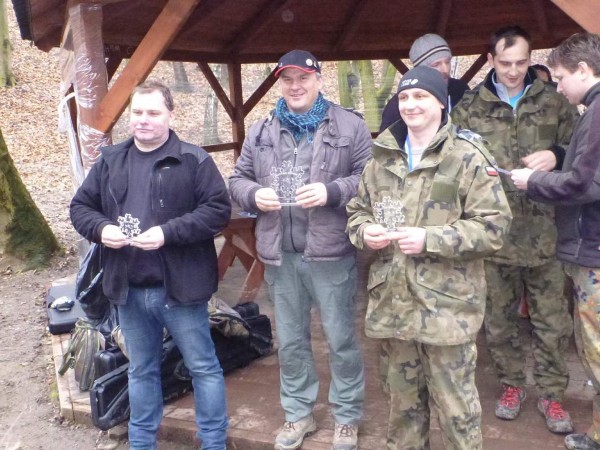 Klasyfikacja FT Pucharu Zimowego 2016<br>Od lewej: Sławomir Czapla (3. miejsce), Grzegorz Grabowski (1. miejsce) i&nbsp;Przemysław Godek (2. miejsce)