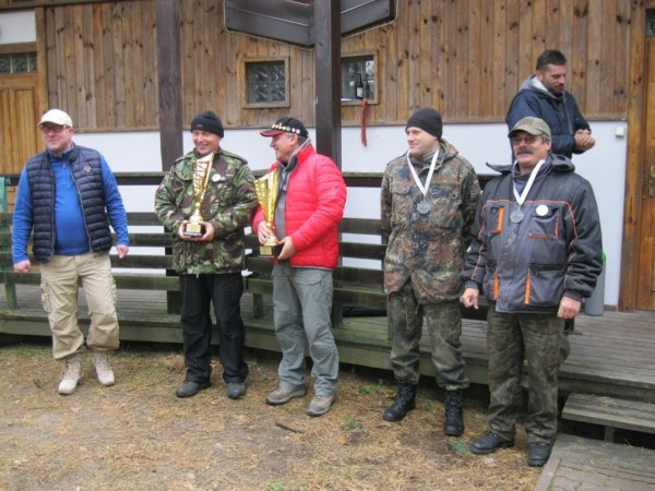 Od lewej strony: Andrzej Dylewski (Prezes WKFT), Witold Bojanowski i&nbsp;Grzegorz Grabowski (I miejsce), Albert Pelucha i&nbsp;Janusz Pelucha (II miejsce), nieobecni Dariusz Rup i&nbsp;Marcin Drabik (III miejsce)